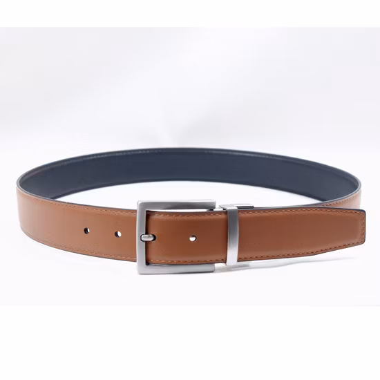 Cuello de gatito de cuero suave Material de PU brillante Cinturón ajustable para mascotas Wbb14012
